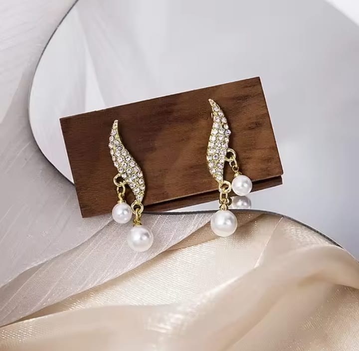 S-Shape Crystal Leaf EarringsS-Shape Crystal Leaf Earrings - Image 2