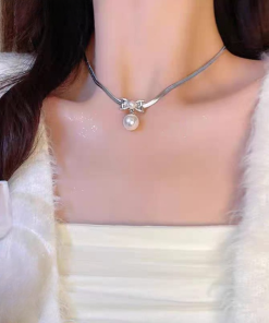 Knot Pearl Necklace