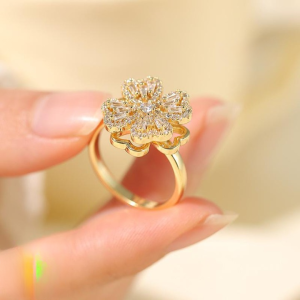 Clover Zircon Spinner Ring